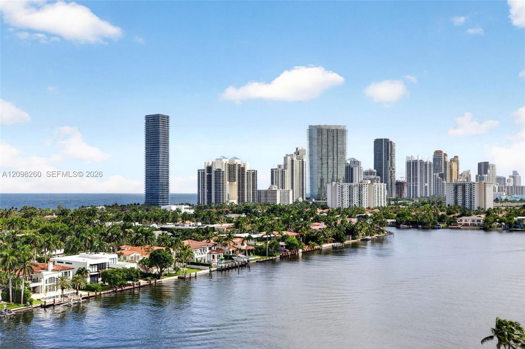 For Sale: $7,950,000 (6 beds, 6 baths, 7270 Square Feet)