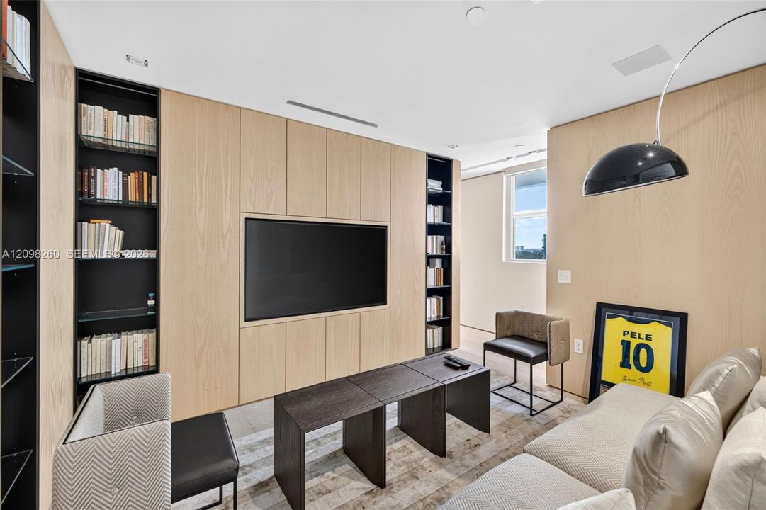For Sale: $7,950,000 (6 beds, 6 baths, 7270 Square Feet)