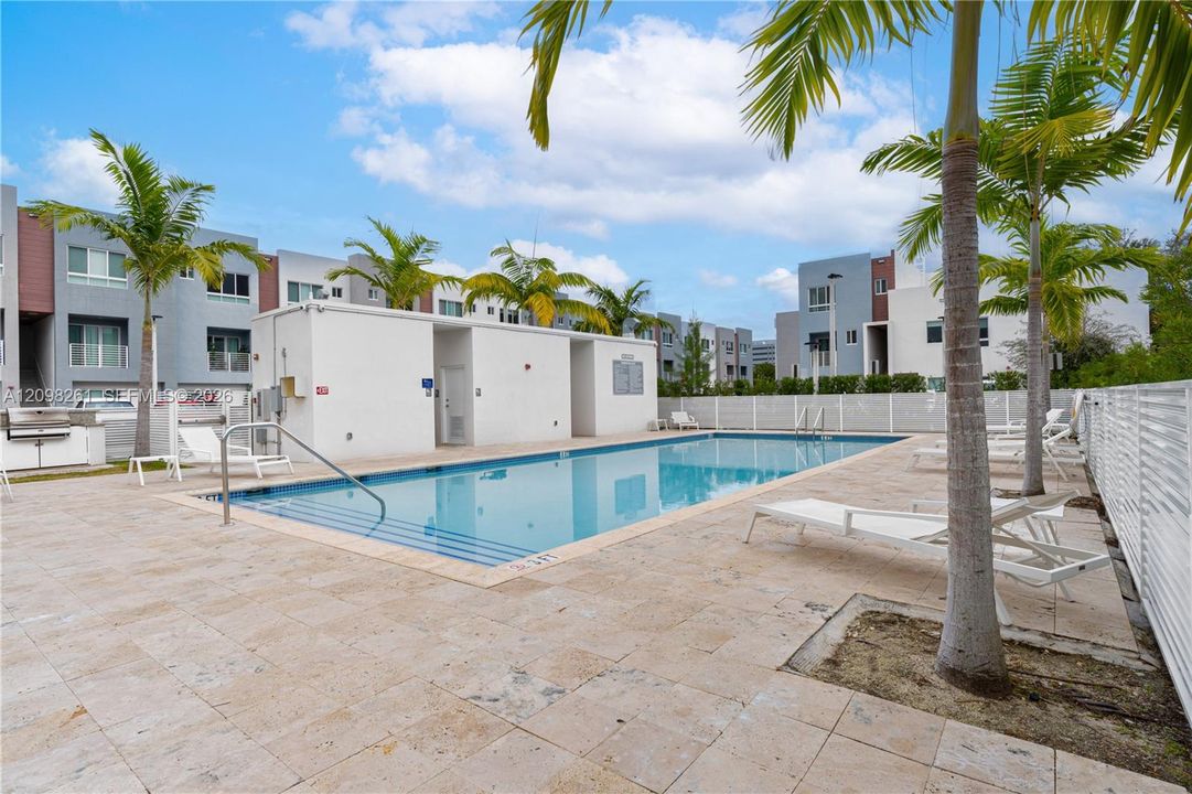 For Sale: $449,000 (3 beds, 2 baths, 1376 Square Feet)
