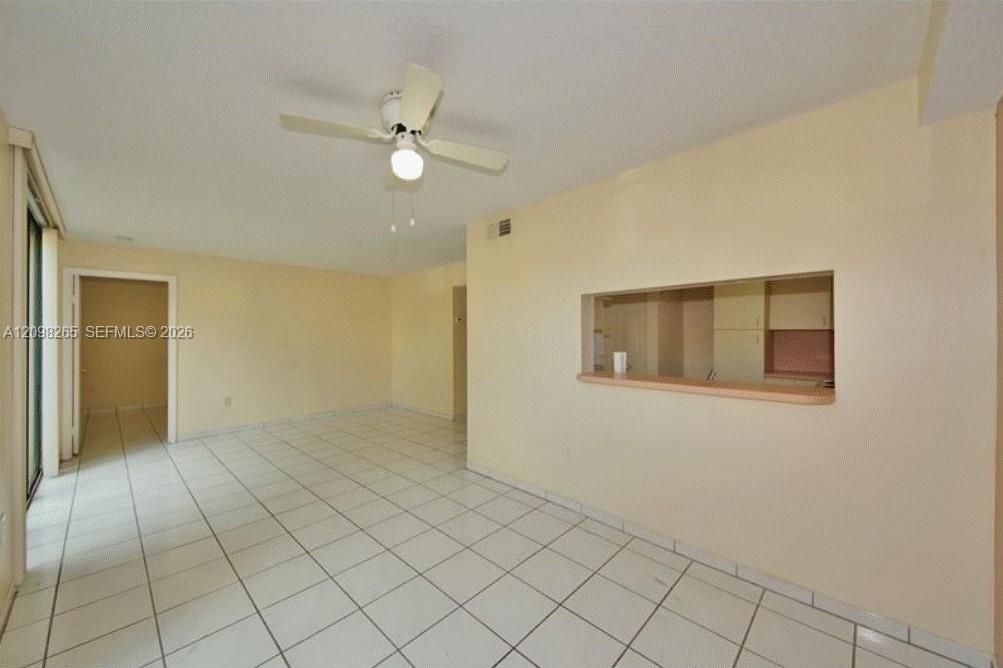 For Rent: $1,600 (1 beds, 1 baths, 708 Square Feet)