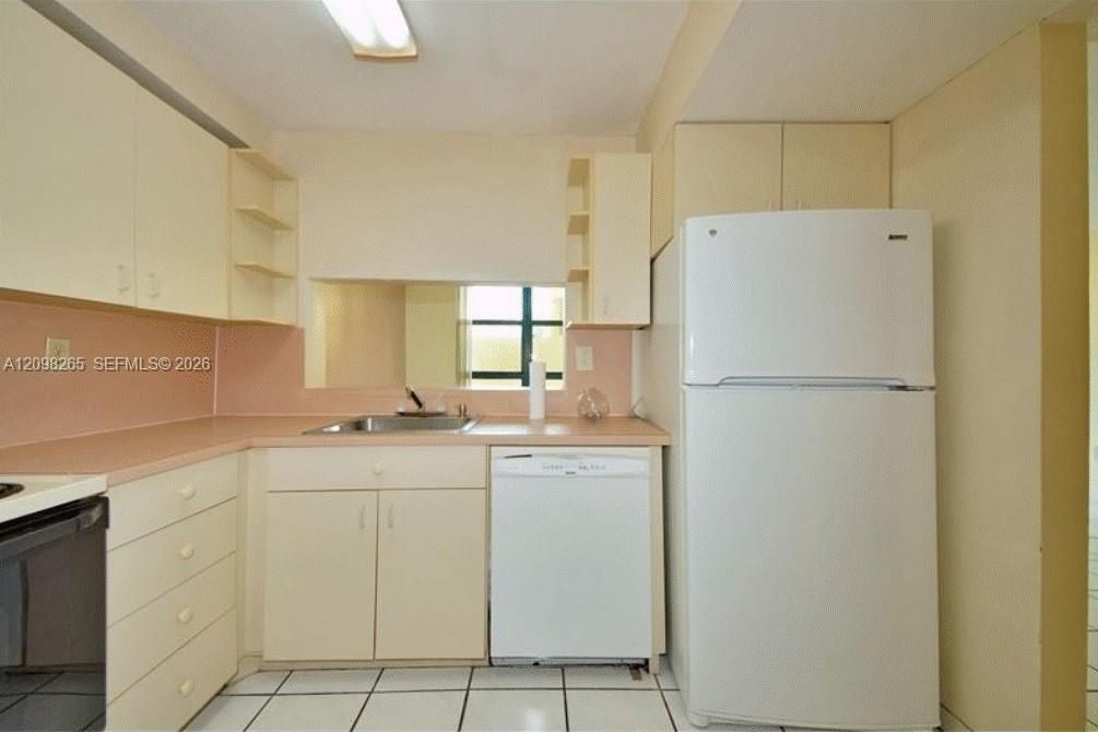 For Rent: $1,600 (1 beds, 1 baths, 708 Square Feet)