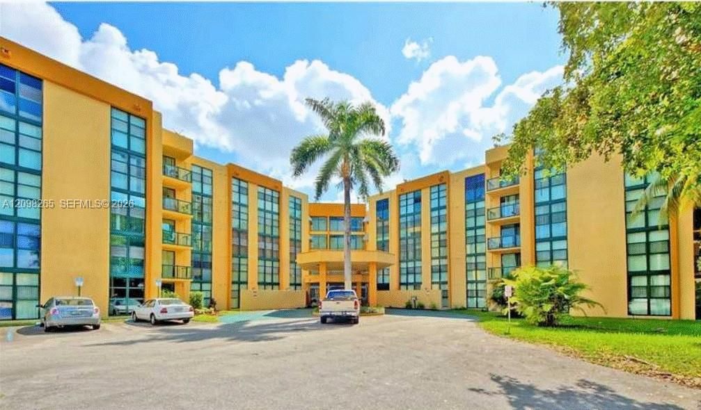 For Rent: $1,600 (1 beds, 1 baths, 708 Square Feet)