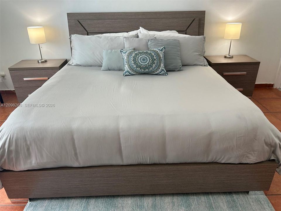 For Rent: $3,100 (1 beds, 1 baths, 980 Square Feet)