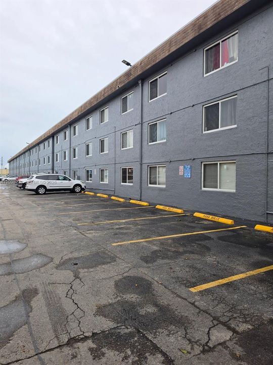 For Sale: $239,000 (2 beds, 1 baths, 775 Square Feet)