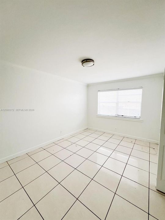 For Sale: $239,000 (2 beds, 1 baths, 775 Square Feet)