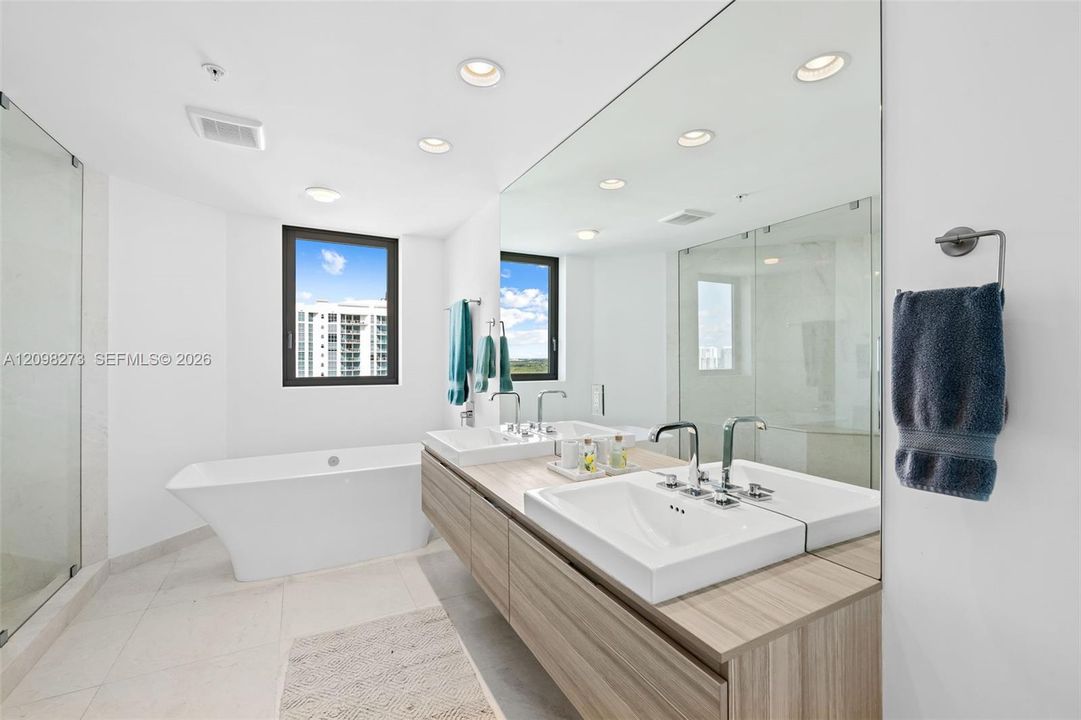 For Sale: $1,175,000 (2 beds, 2 baths, 1459 Square Feet)