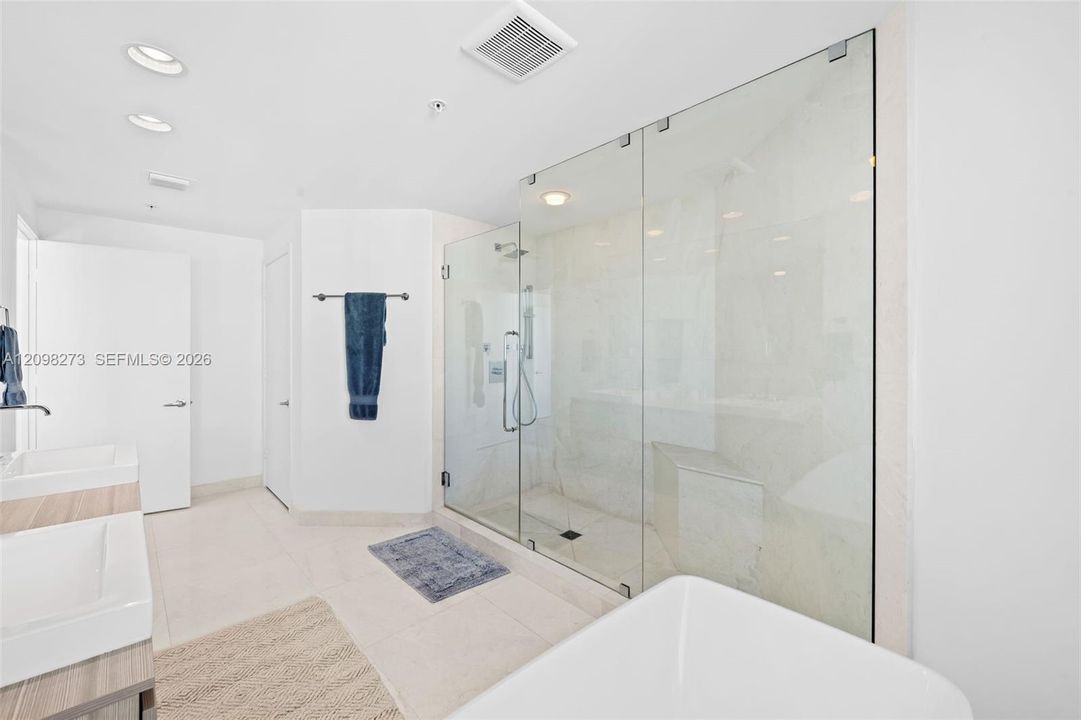 For Sale: $1,175,000 (2 beds, 2 baths, 1459 Square Feet)