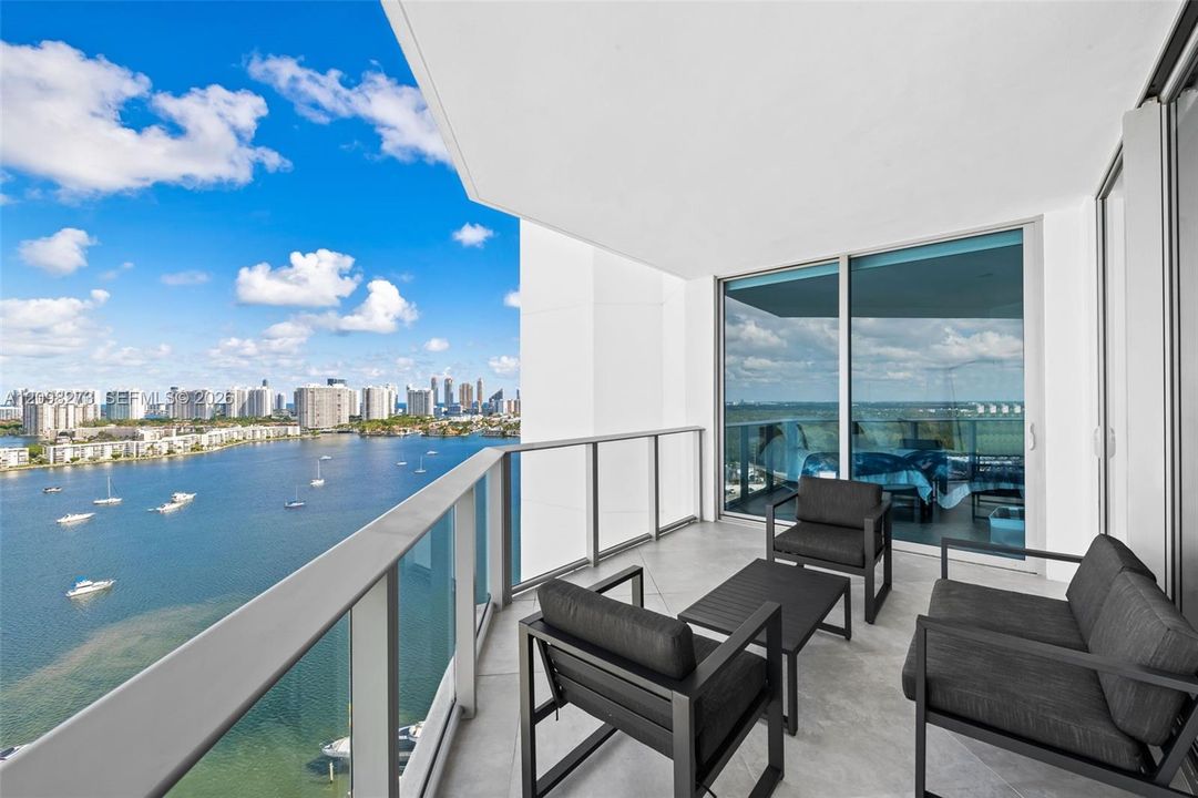 For Sale: $1,175,000 (2 beds, 2 baths, 1459 Square Feet)
