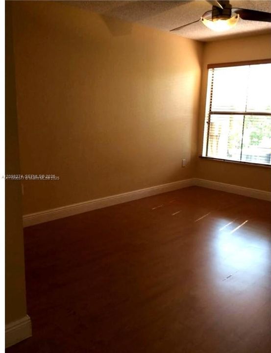 En Venta: $310,000 (2 camas, 2 baños, 947 Pies cuadrados)