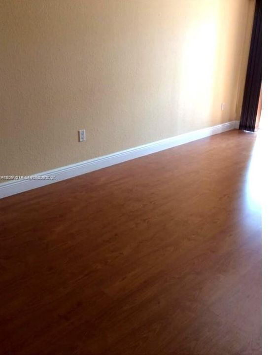 En Venta: $310,000 (2 camas, 2 baños, 947 Pies cuadrados)
