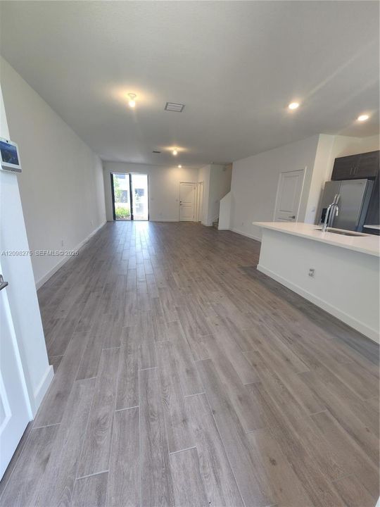 For Rent: $3,650 (4 beds, 2 baths, 1861 Square Feet)