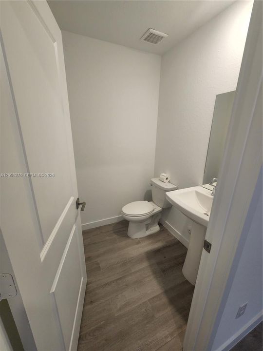 For Rent: $3,650 (4 beds, 2 baths, 1861 Square Feet)