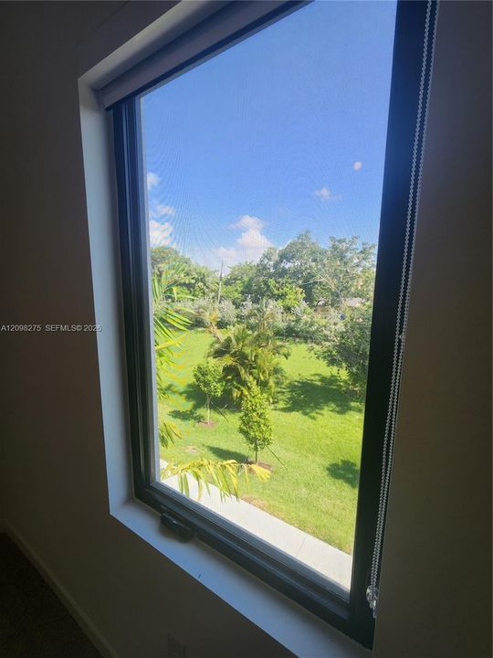For Rent: $3,650 (4 beds, 2 baths, 1861 Square Feet)