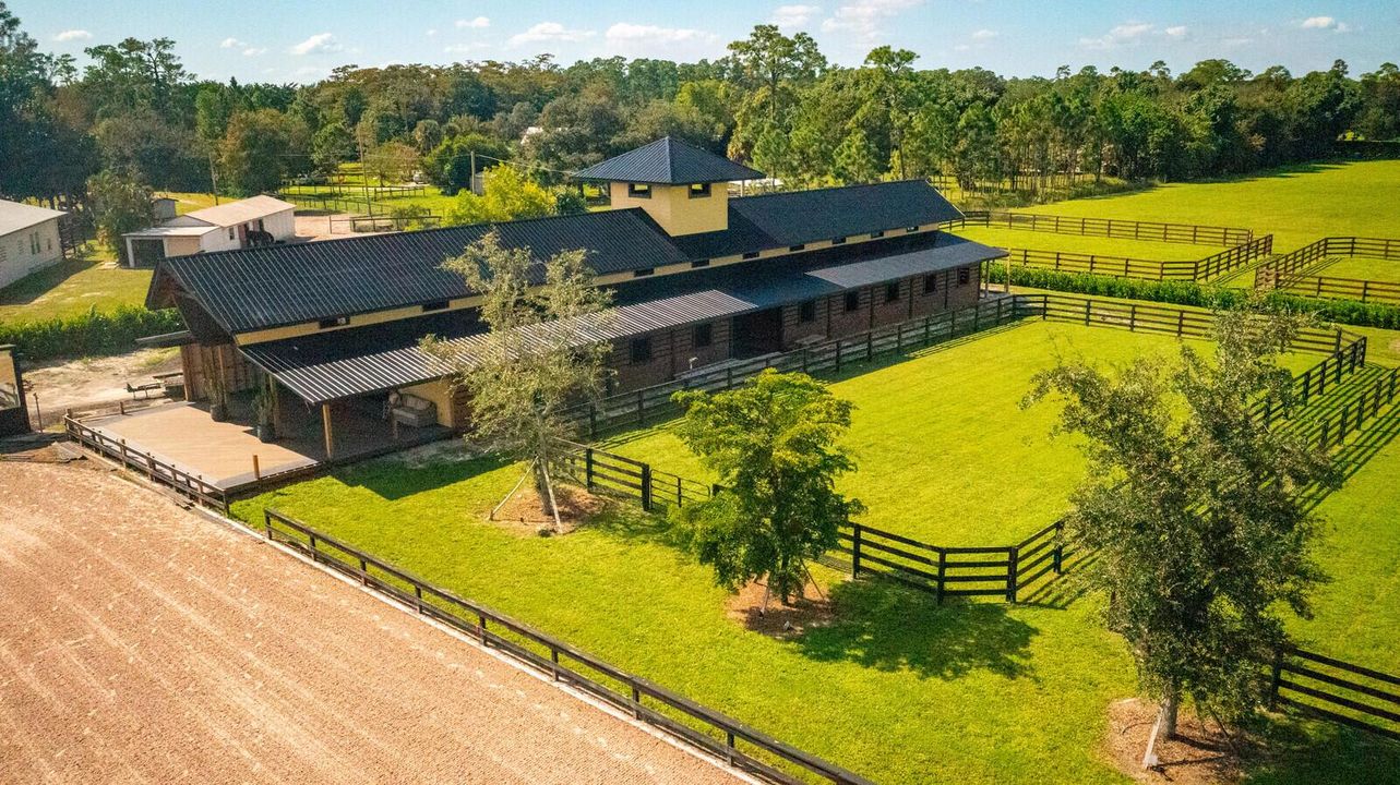 13 stall center aisle barn