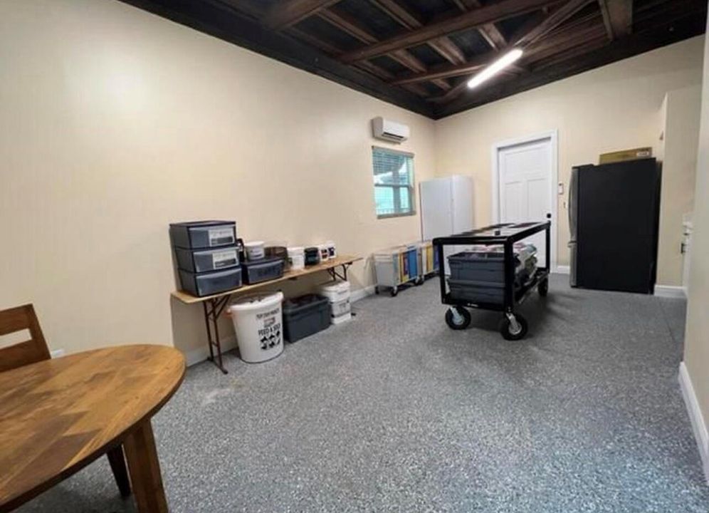 feedroom/snackroom