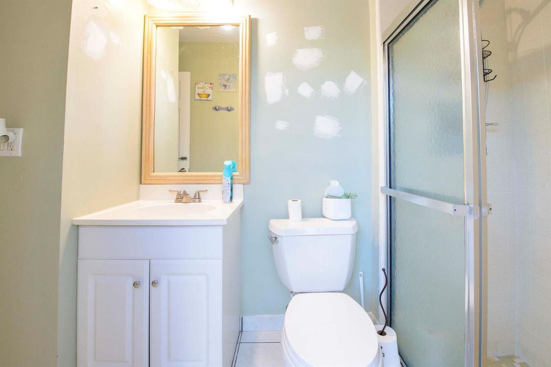 06- 1st Bathroom (2) (1)