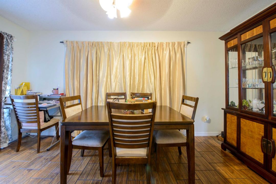 04- Dining Room (1)