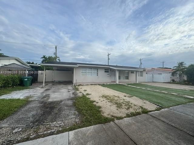 For Sale: $699,000 (4 beds, 2 baths, 1834 Square Feet)