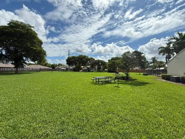 For Rent: $2,200 (1 beds, 1 baths, 891 Square Feet)
