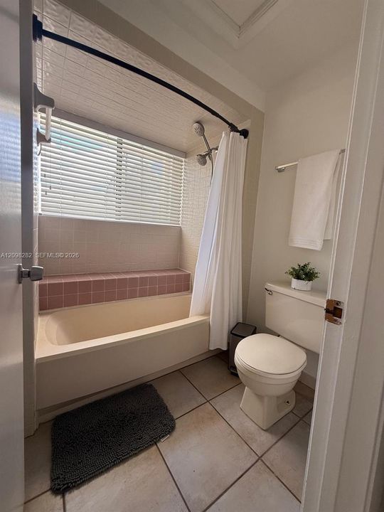 For Rent: $2,200 (1 beds, 1 baths, 891 Square Feet)