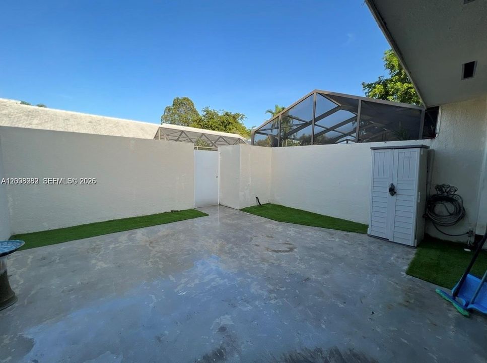 For Rent: $2,200 (1 beds, 1 baths, 891 Square Feet)