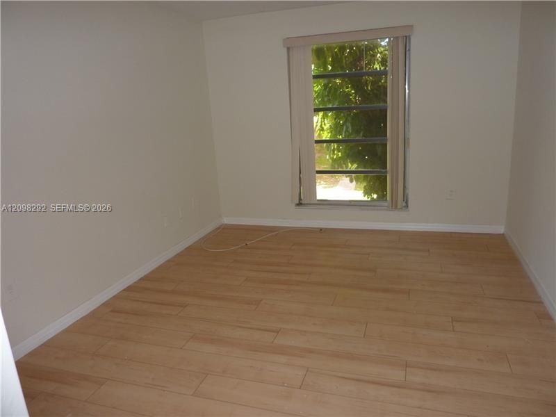 For Rent: $1,700 (1 beds, 1 baths, 760 Square Feet)