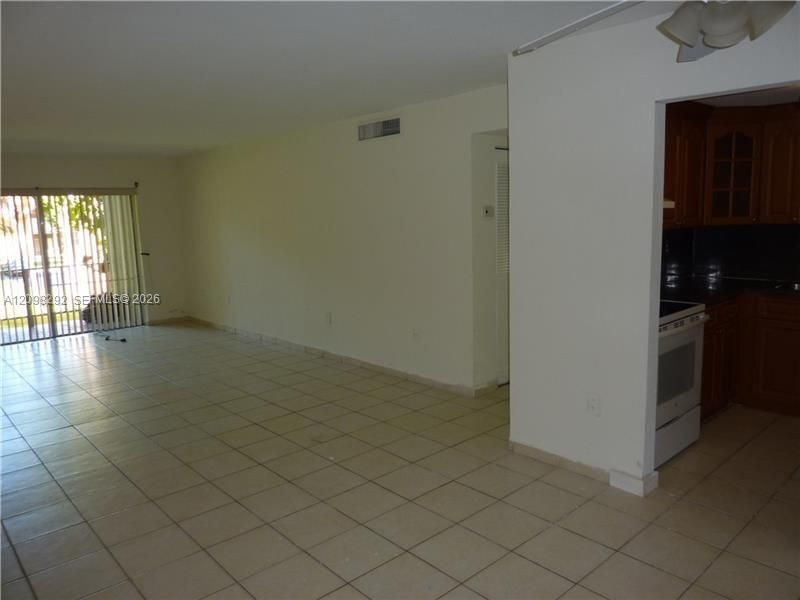 For Rent: $1,700 (1 beds, 1 baths, 760 Square Feet)