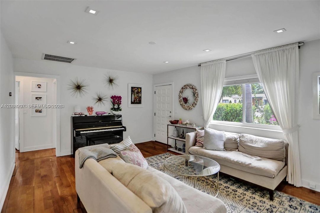 For Sale: $1,250,000 (3 beds, 2 baths, 0 Square Feet)