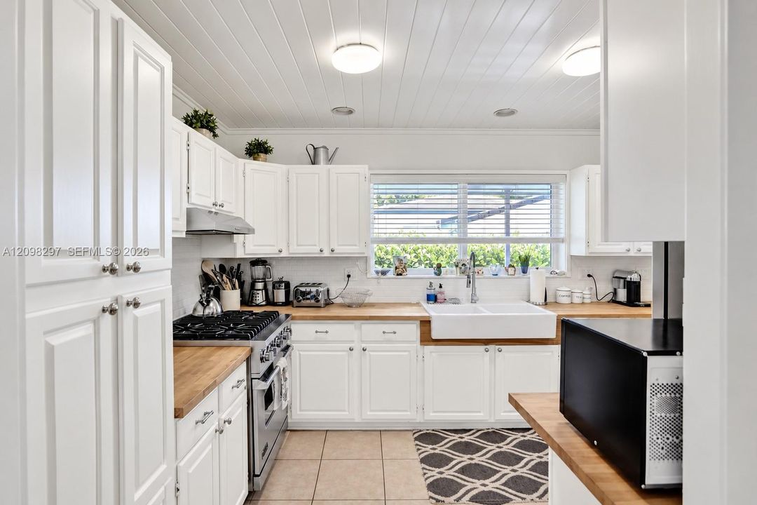 For Sale: $1,250,000 (3 beds, 2 baths, 0 Square Feet)