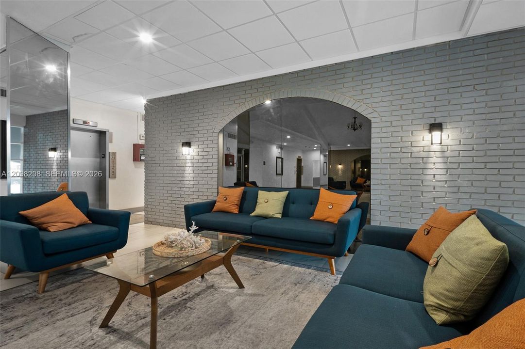 For Sale: $340,000 (2 beds, 2 baths, 1192 Square Feet)