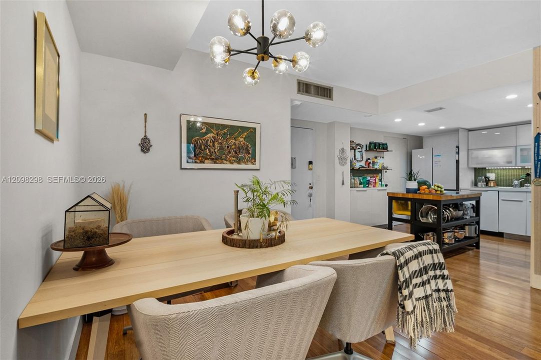For Sale: $340,000 (2 beds, 2 baths, 1192 Square Feet)