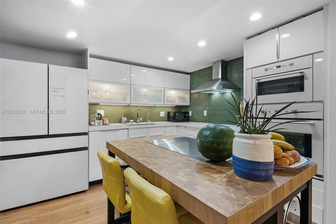 For Sale: $340,000 (2 beds, 2 baths, 1192 Square Feet)