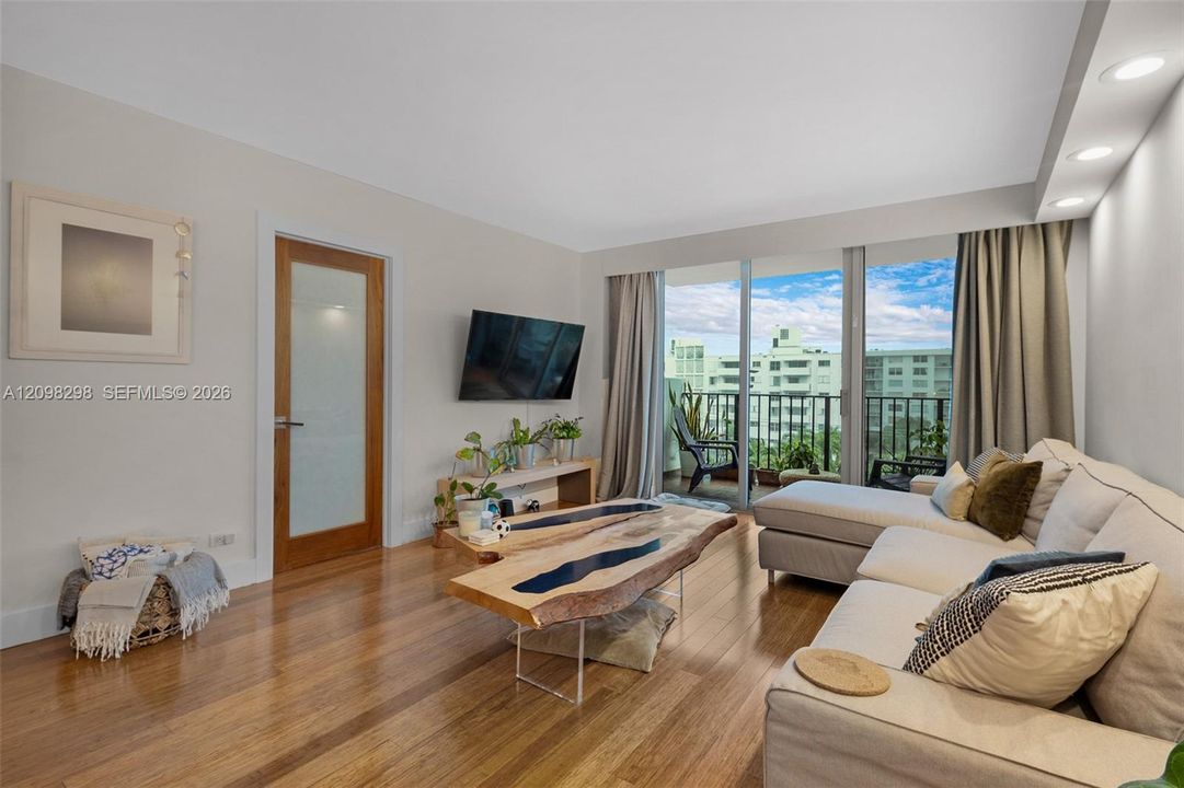 For Sale: $340,000 (2 beds, 2 baths, 1192 Square Feet)