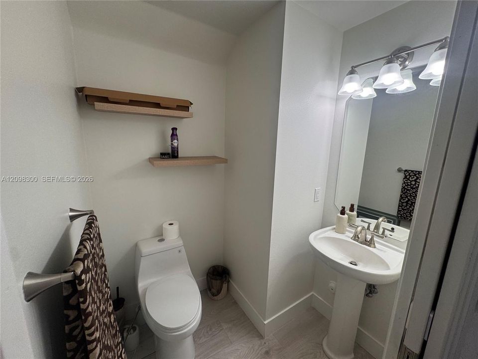 For Rent: $3,000 (2 beds, 2 baths, 1450 Square Feet)