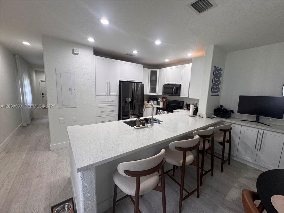 For Rent: $3,000 (2 beds, 2 baths, 1450 Square Feet)