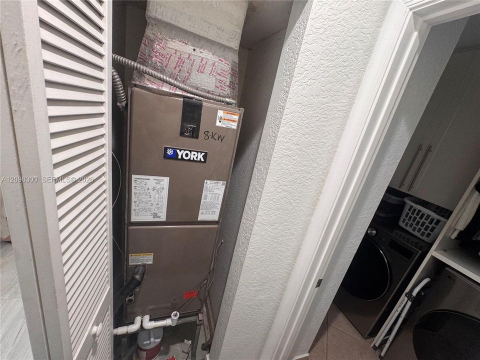 For Rent: $3,000 (2 beds, 2 baths, 1450 Square Feet)