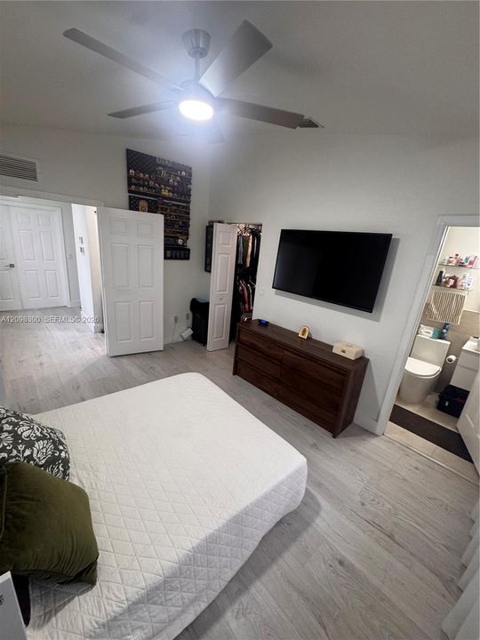 For Rent: $3,000 (2 beds, 2 baths, 1450 Square Feet)