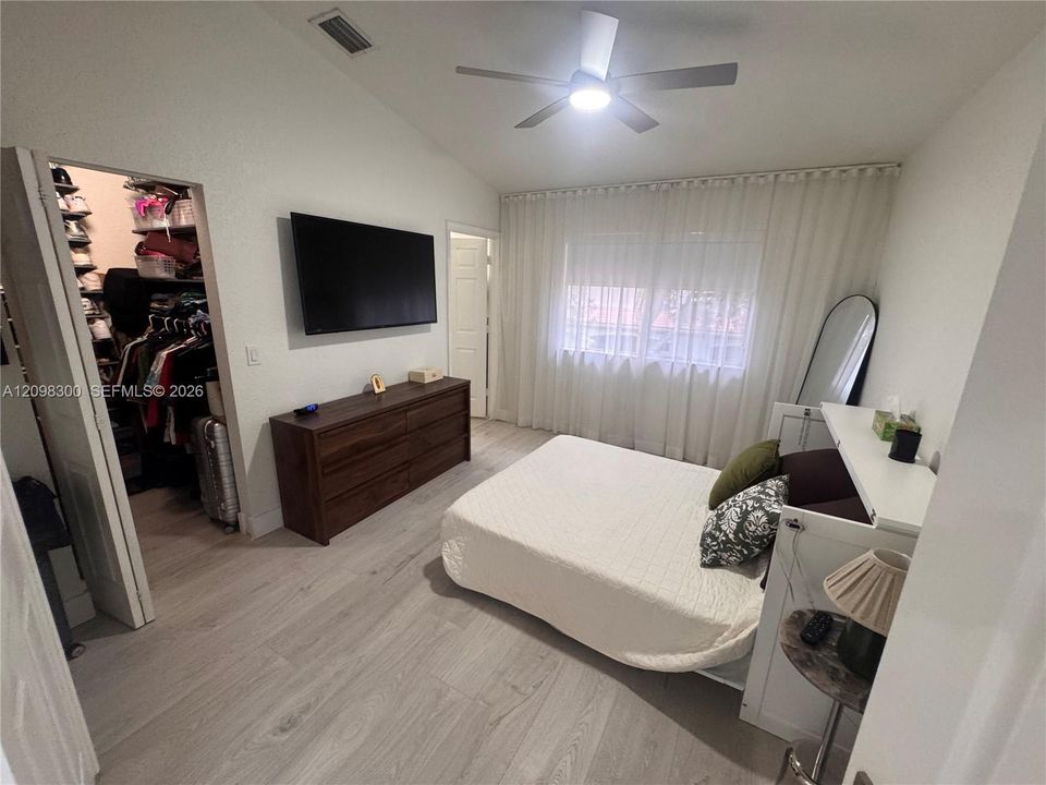 For Rent: $3,000 (2 beds, 2 baths, 1450 Square Feet)