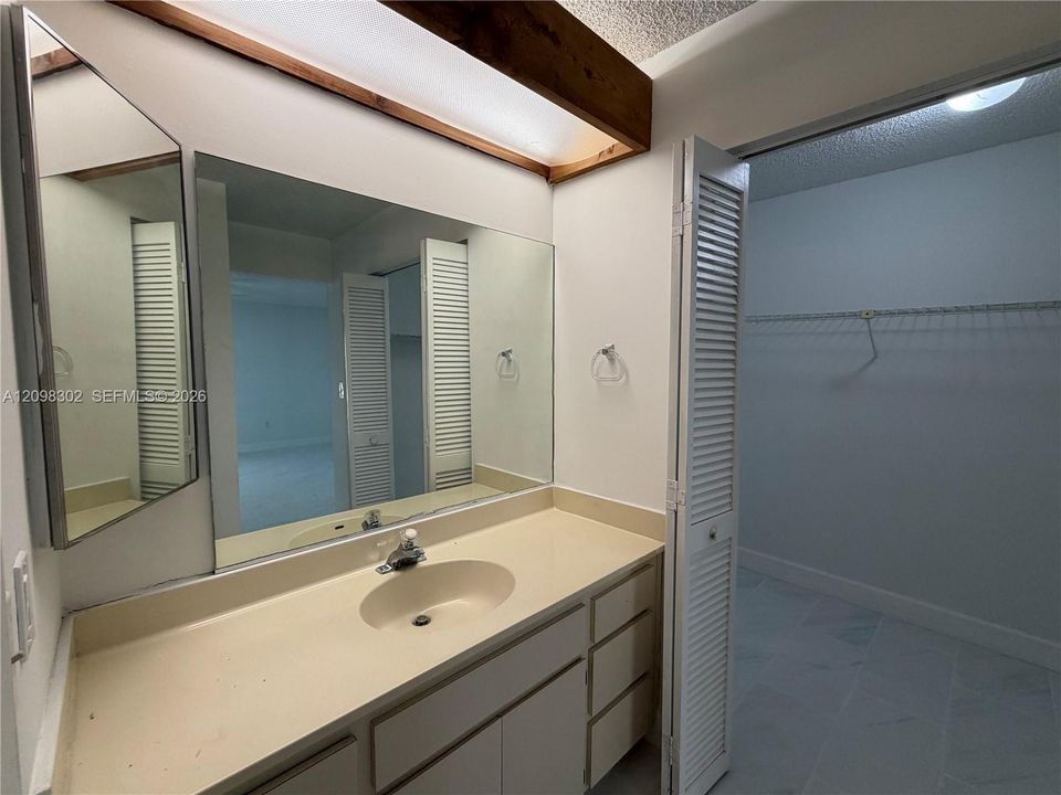 En Renta: $2,400 (2 camas, 2 baños, 1334 Pies cuadrados)