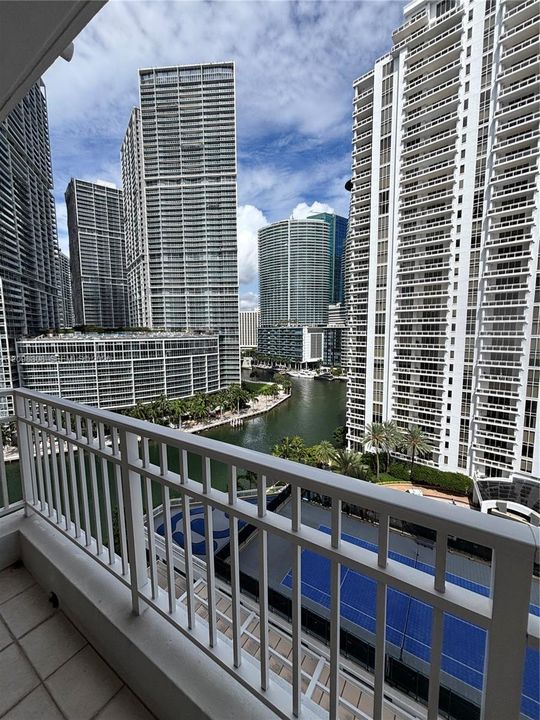 For Rent: $3,550 (1 beds, 1 baths, 863 Square Feet)