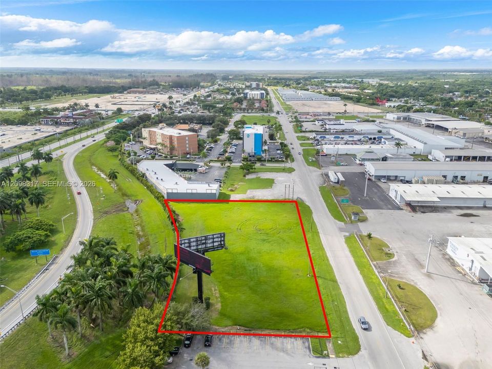 LOOKING SOUTH. SEE BILLBOARD THATS EXIT RAMP FL TURNPIKE