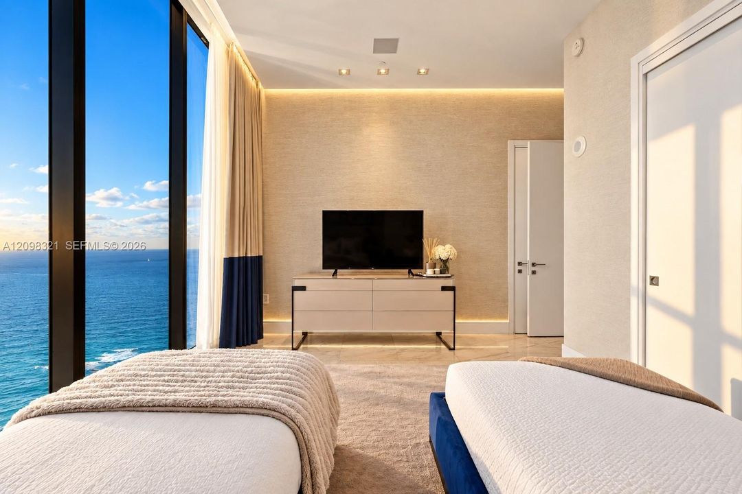 SECOND BEDROOM / KIDS ROOM