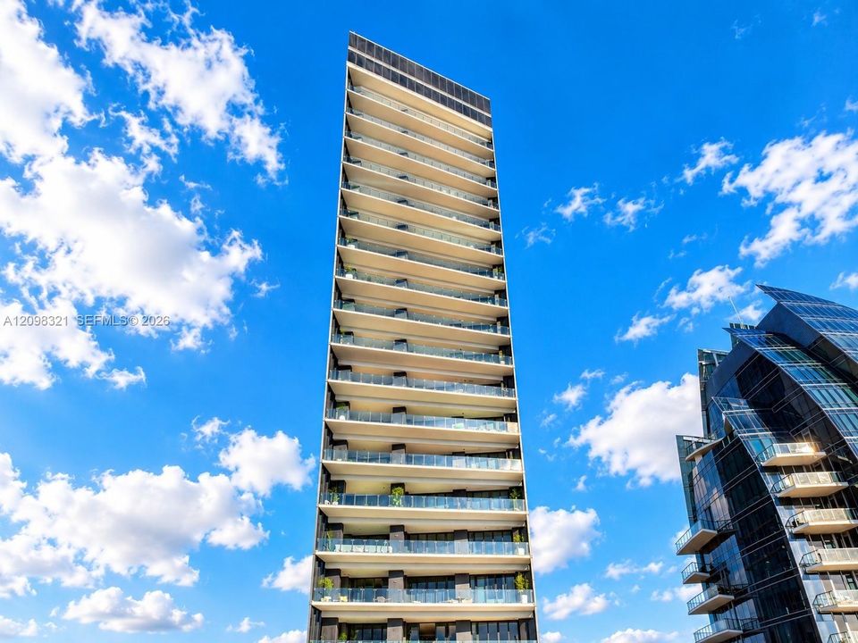 На продажу: $3,250,000 (2 спален, 2 ванн, 2042 Квадратных фут)