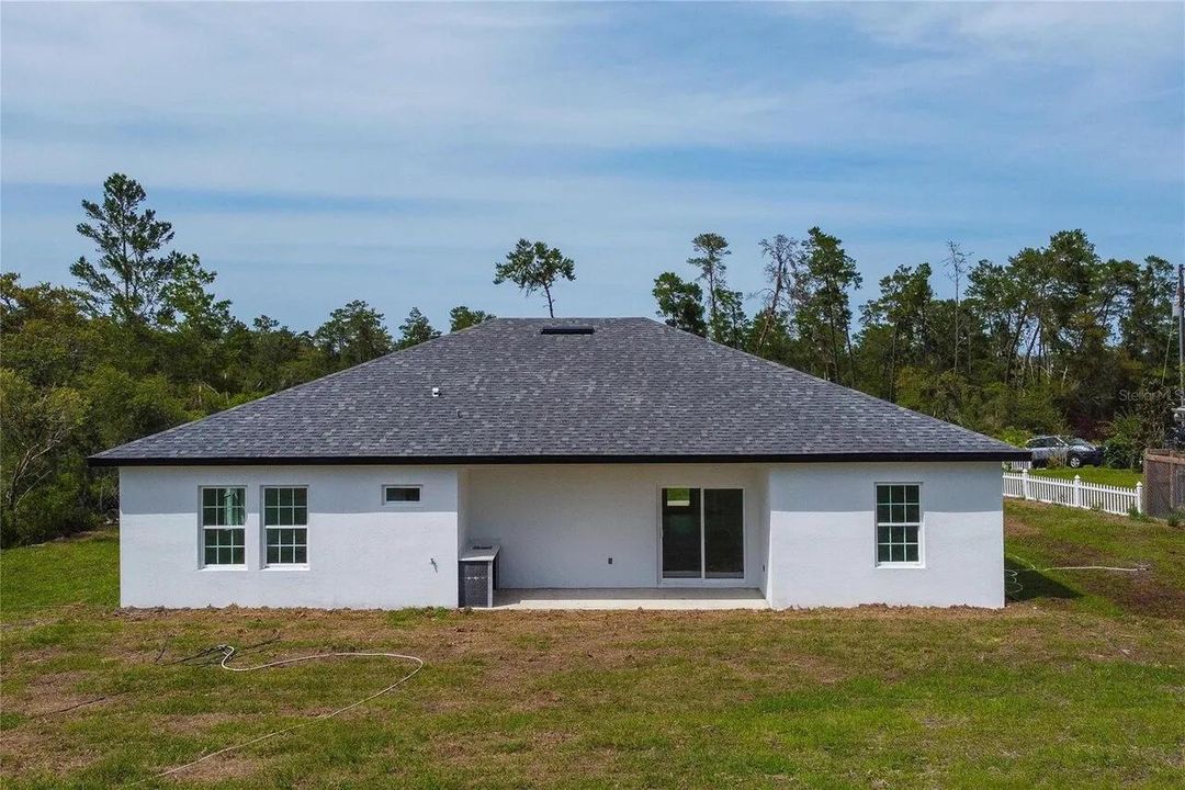 02_Rear_Exterior