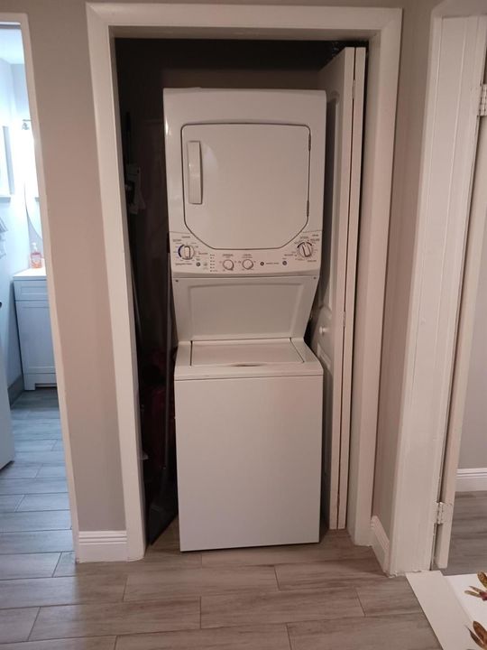 WASHER & DRYER