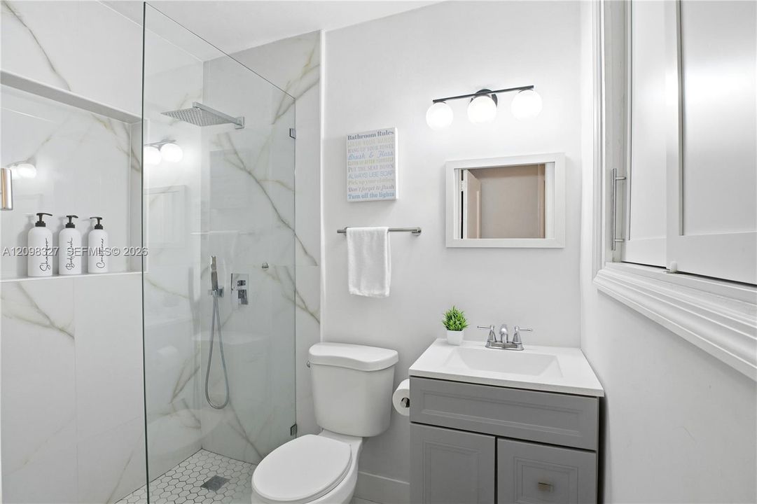 For Rent: $3,200 (3 beds, 1 baths, 1997 Square Feet)