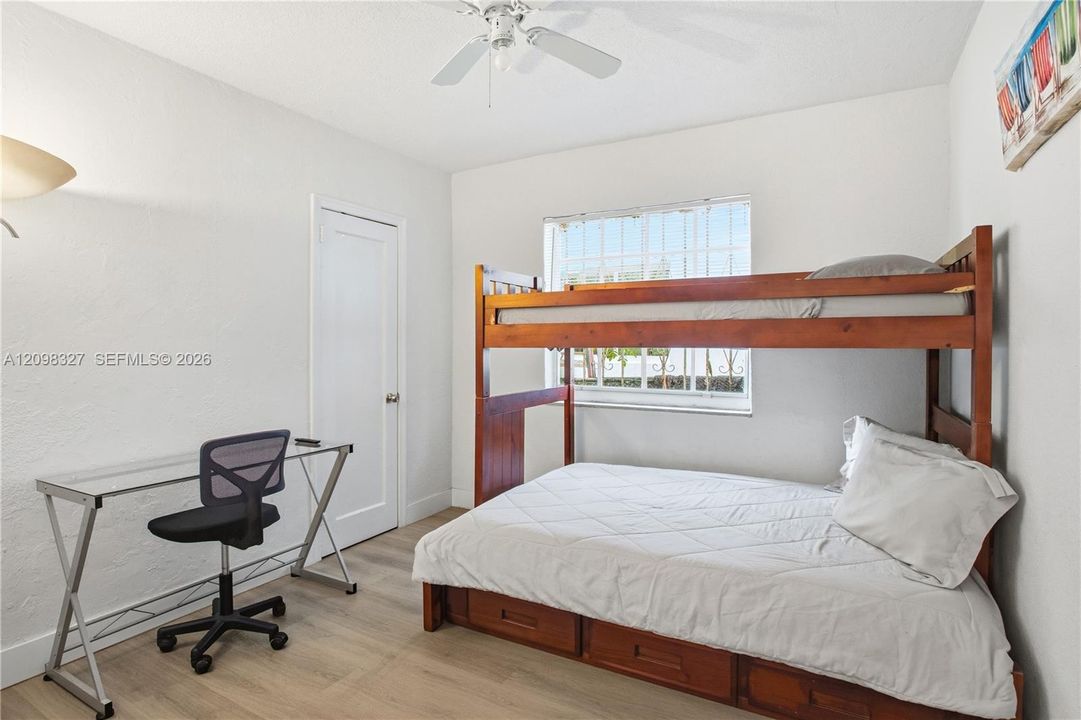For Rent: $3,200 (3 beds, 1 baths, 1997 Square Feet)