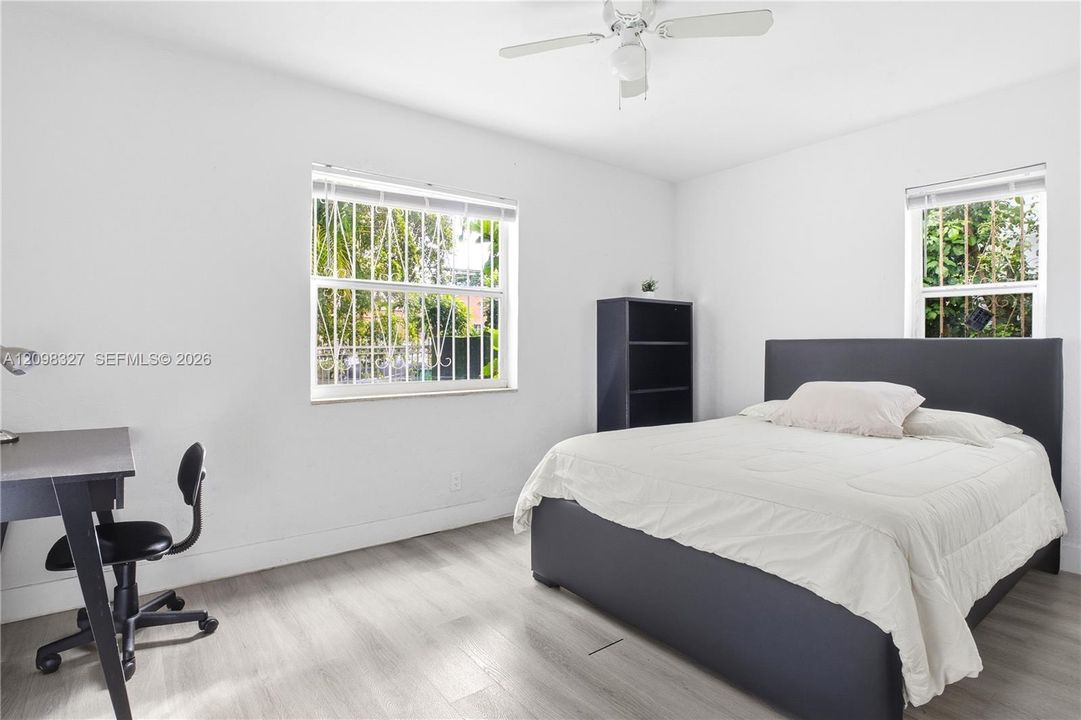 For Rent: $3,200 (3 beds, 1 baths, 1997 Square Feet)