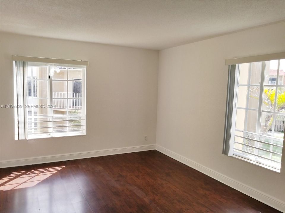 В аренду: $1,800 (1 спален, 1 ванн, 810 Квадратных фут)