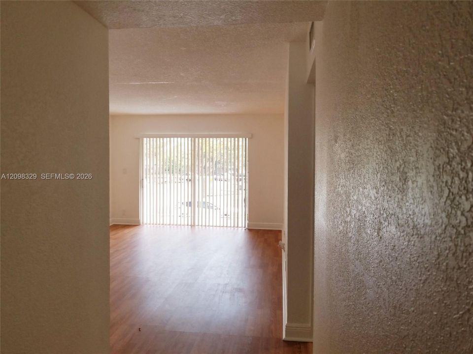 В аренду: $1,800 (1 спален, 1 ванн, 810 Квадратных фут)